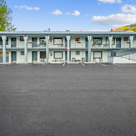 Country Town N' Suites ガトリンバーグ エクステリア 写真