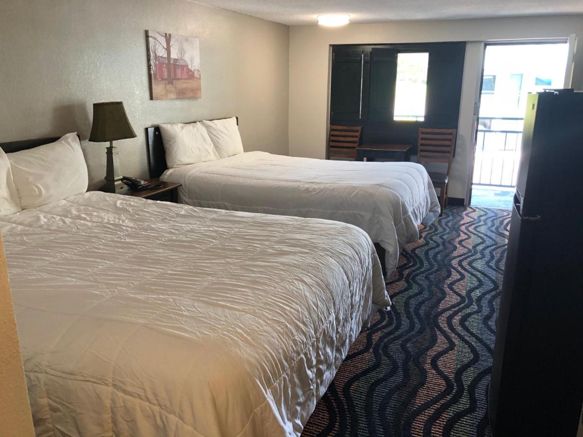 Country Town N' Suites ガトリンバーグ エクステリア 写真