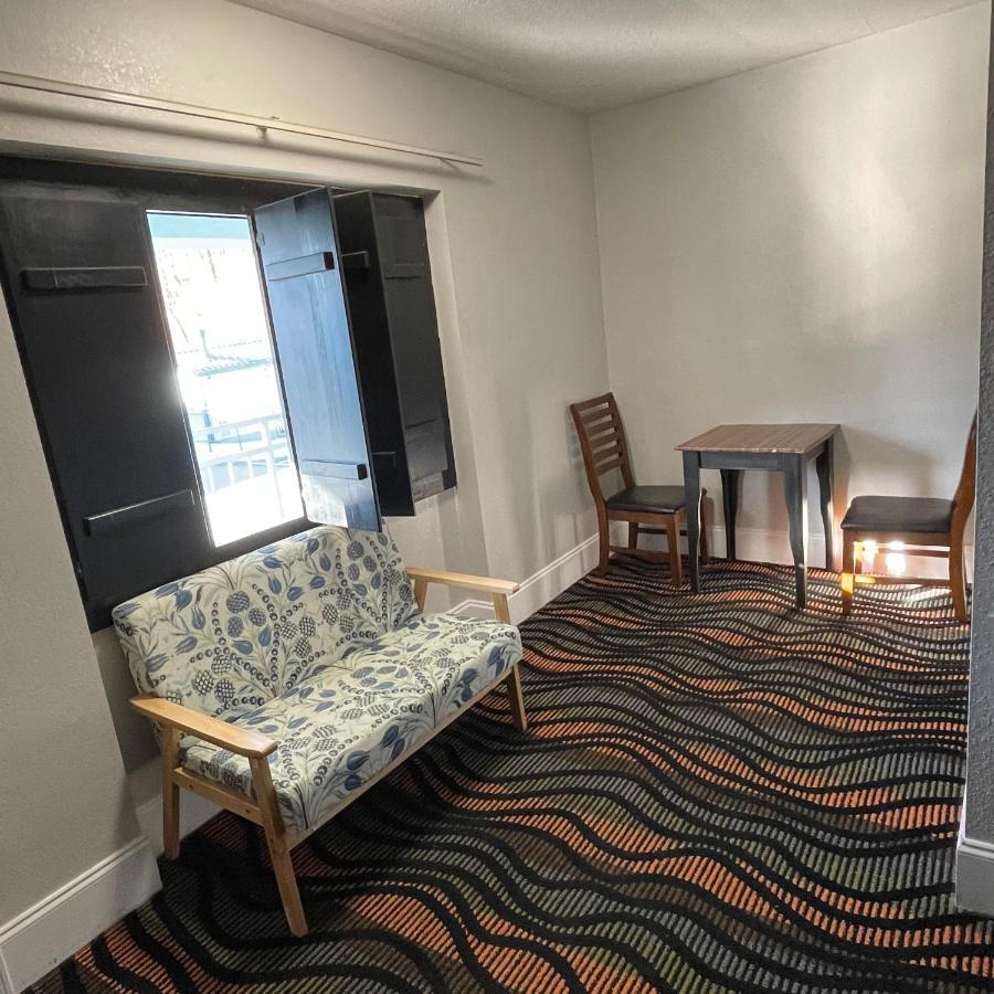 Country Town N' Suites ガトリンバーグ エクステリア 写真
