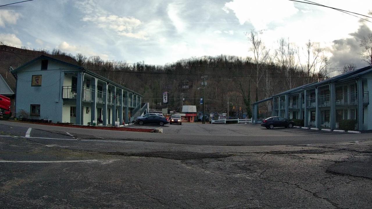 Country Town N' Suites ガトリンバーグ エクステリア 写真