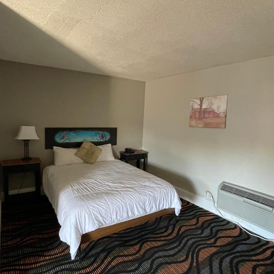 Country Town N' Suites ガトリンバーグ エクステリア 写真