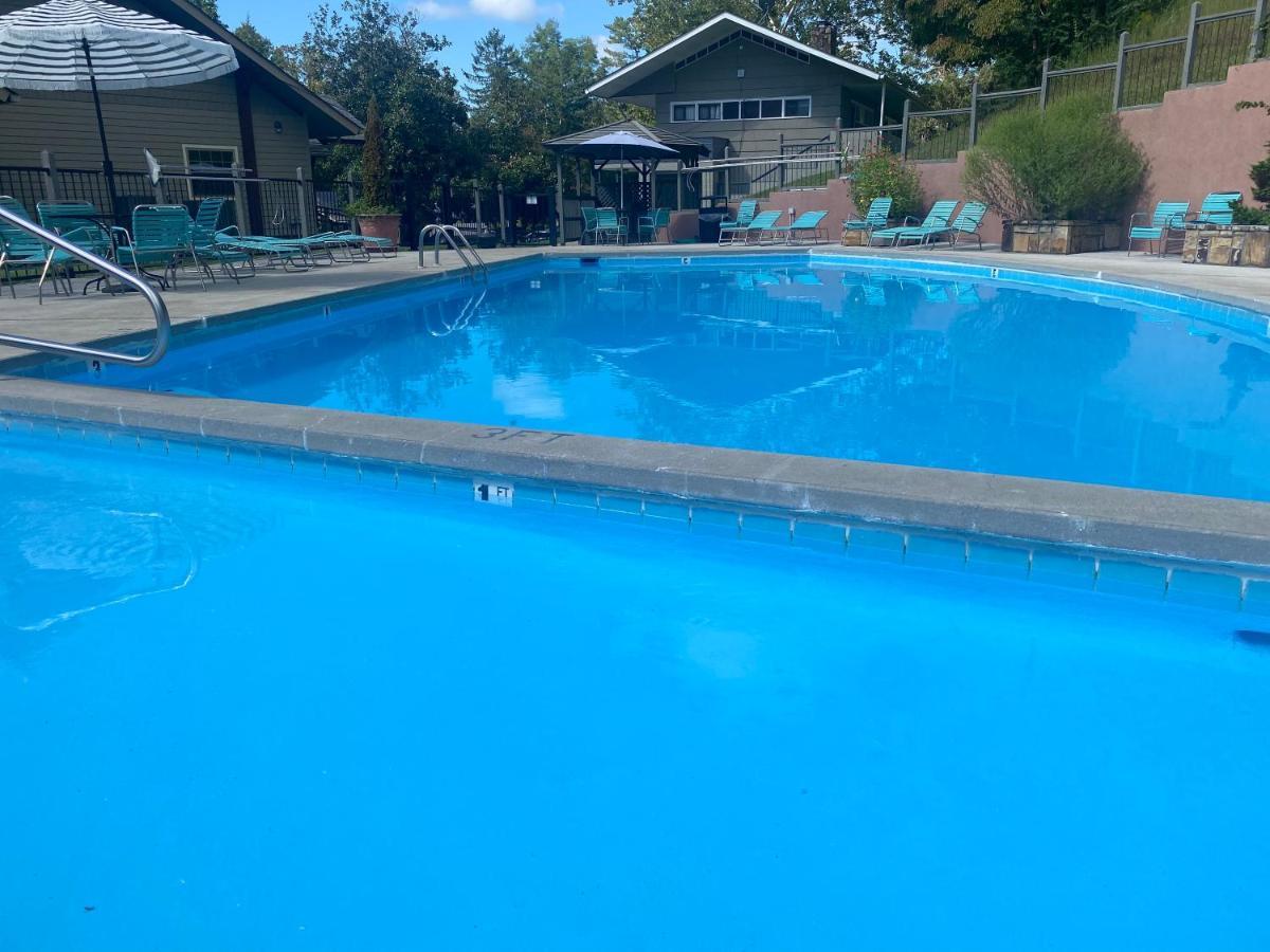 Country Town N' Suites ガトリンバーグ エクステリア 写真