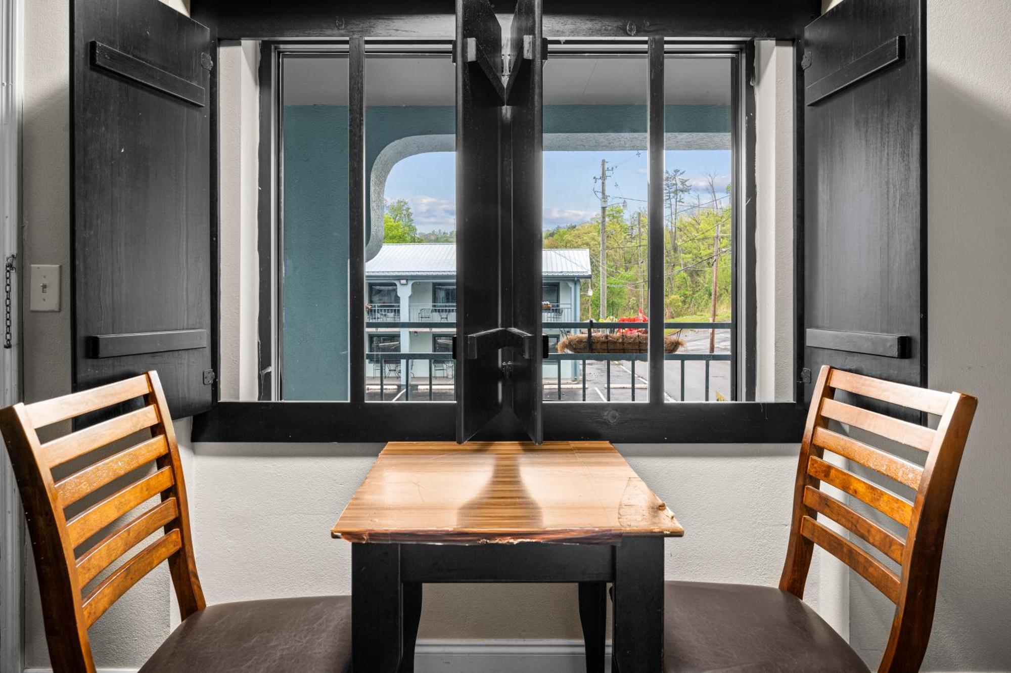 Country Town N' Suites ガトリンバーグ エクステリア 写真