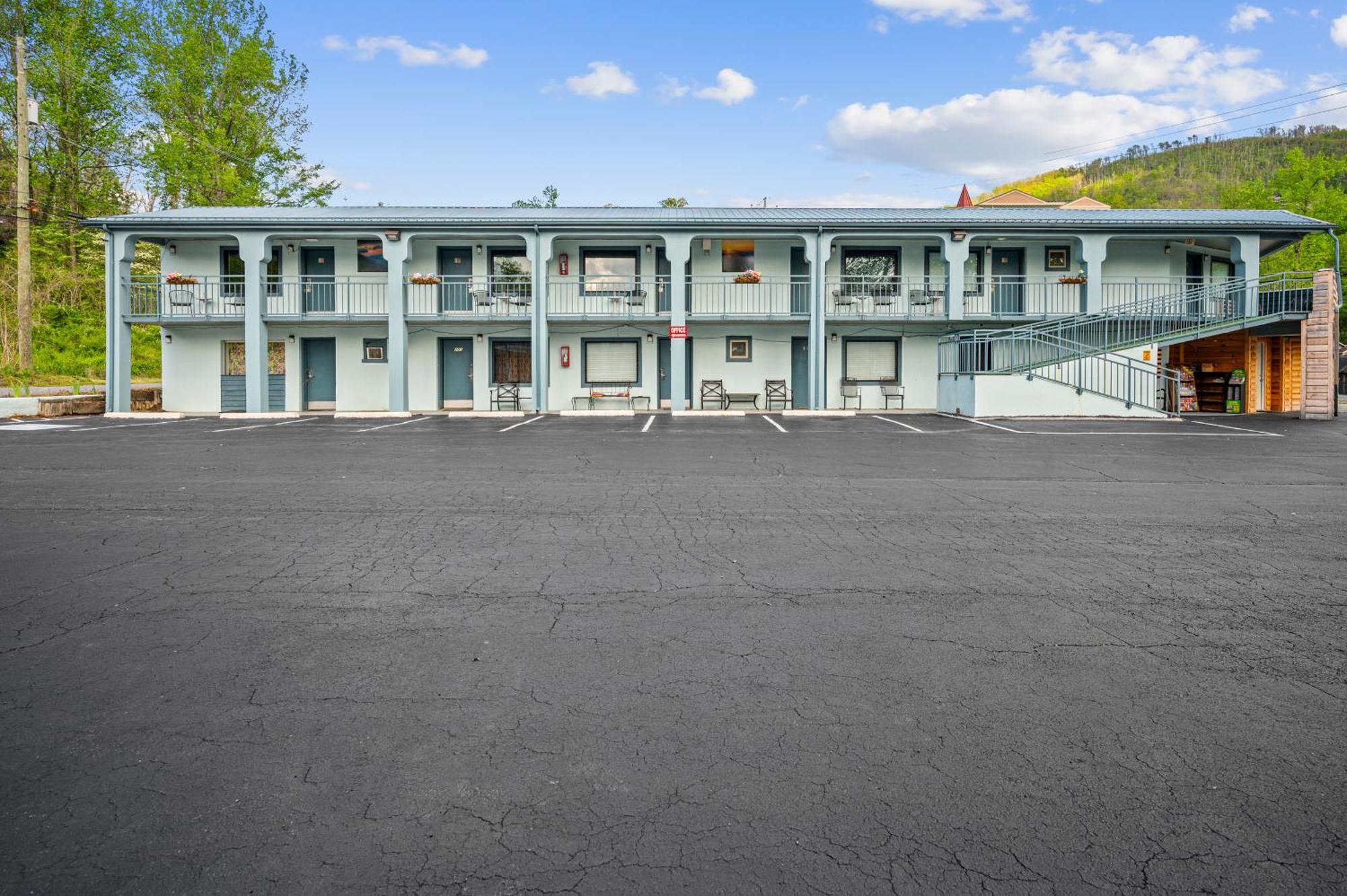 Country Town N' Suites ガトリンバーグ エクステリア 写真